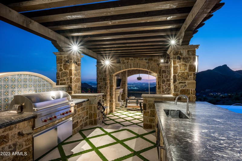 Outdoor Kitchen
