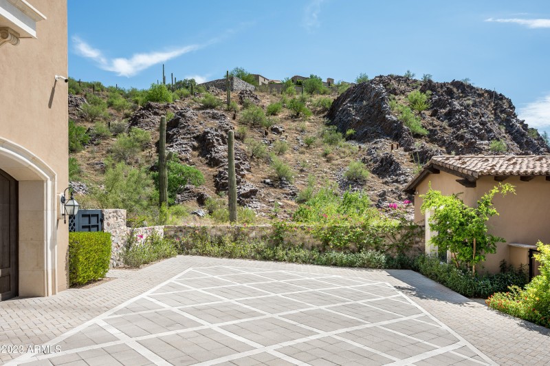 Guest House Driveway