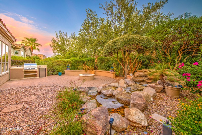 Outdoor Kitchen & Firepit