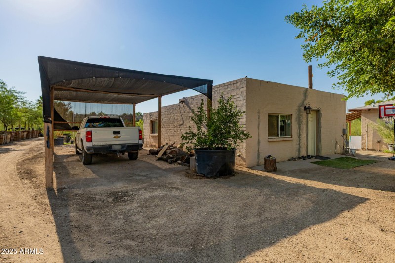 Guest House front 700 sq ft