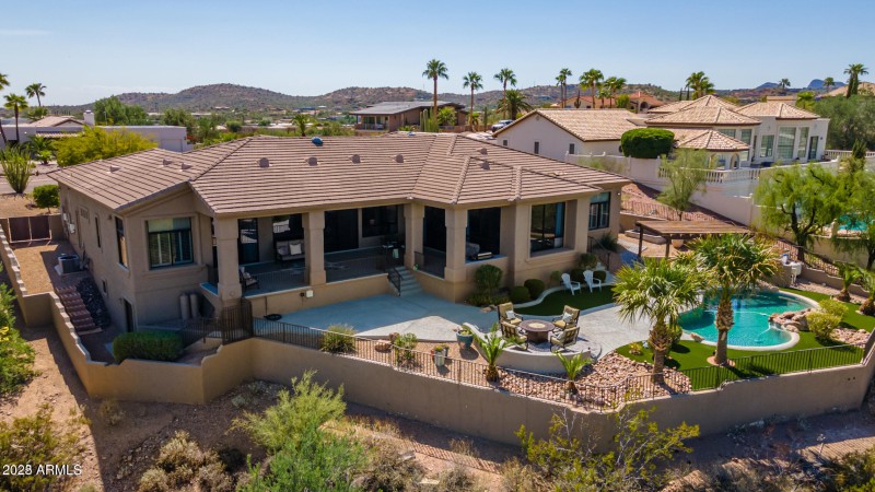 Spacious outdoor entertaining area