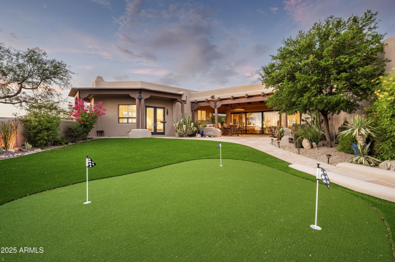 3 Hole Putting green