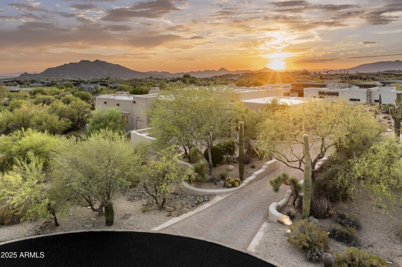 Cul-de-sac & Paver Driveway