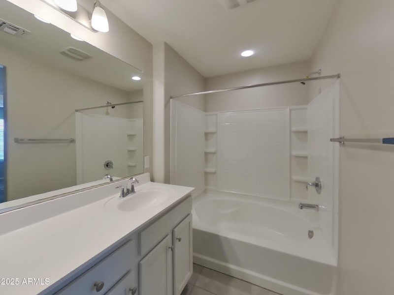 8_pc_v5o4eFuk78_e4fAIUcBUy_layout_0