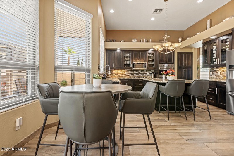 eat-in kitchen