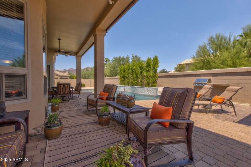 patio has sunshades