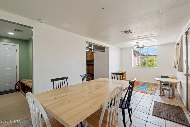 16-Dining Area