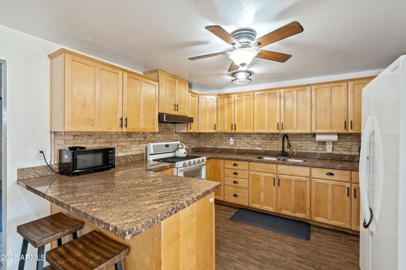 11-Kitchen