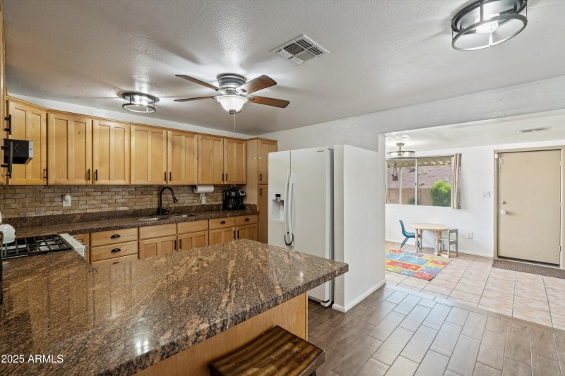 09-Kitchen