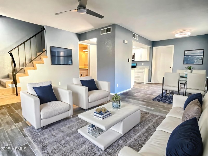IMG_6473 - Living Room - Modern - 4
