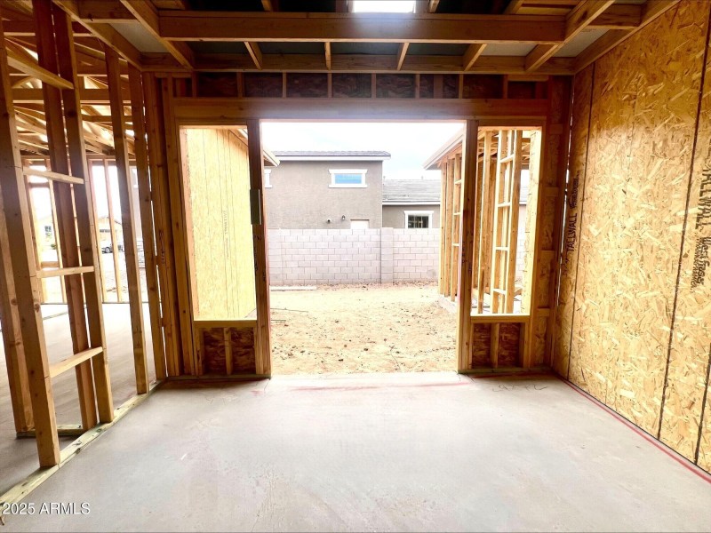 011-courtyard off den