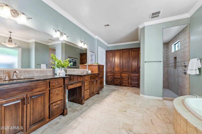 Owner's Ensuite Bath