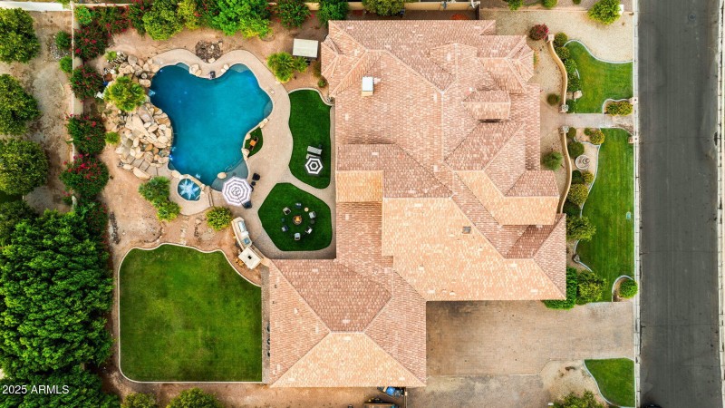 03__3446 E Knoll St