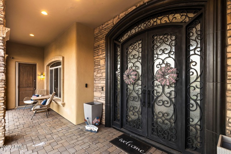 09__3446 E Knoll St