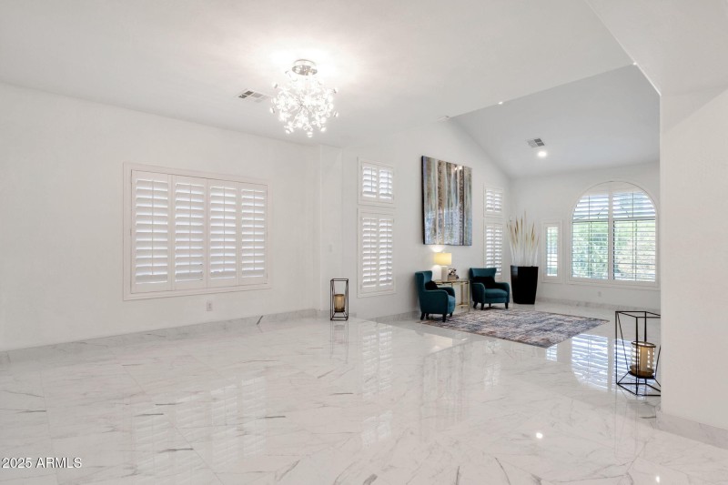 12-web-or-mls-4537-e-blue-sky-dr