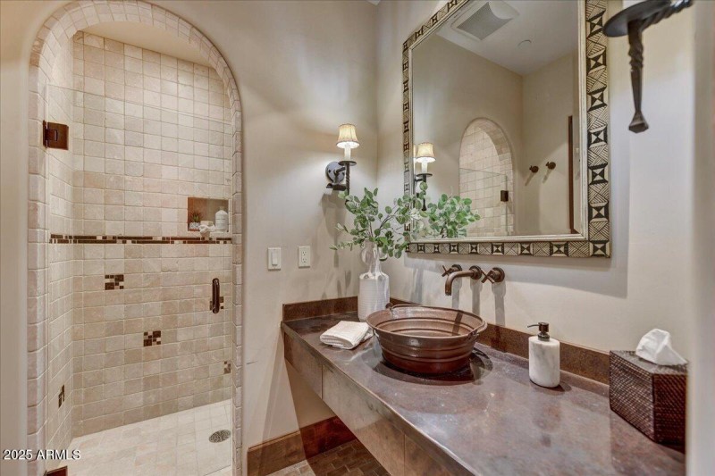 39-2nd Guest Bath