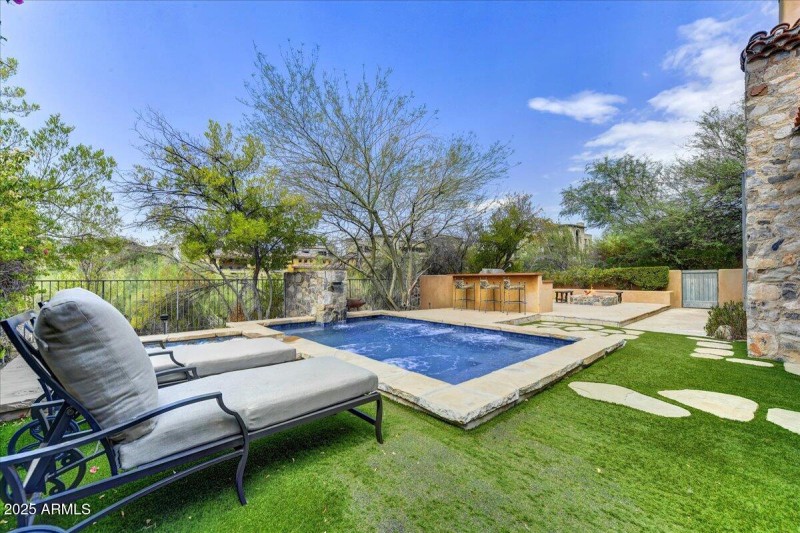 43-Pool Sitting