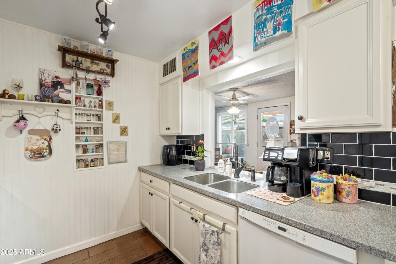 11-Kitchen