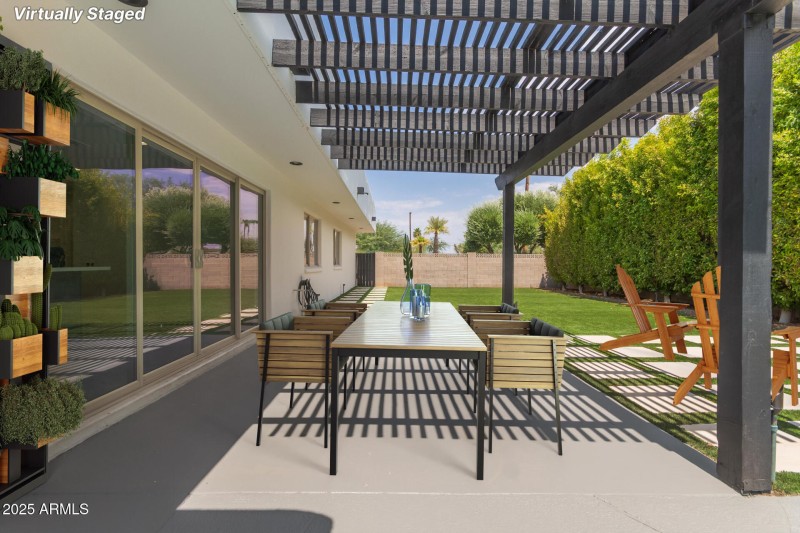 Outdoor Dining Off Kitchen