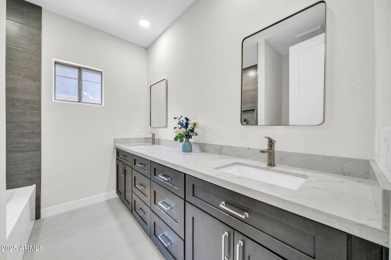 7052 E Eagle Feather Rd-19
