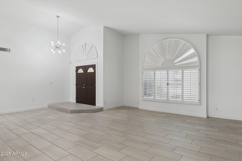 9-web-or-mls-16407-n-49th-st