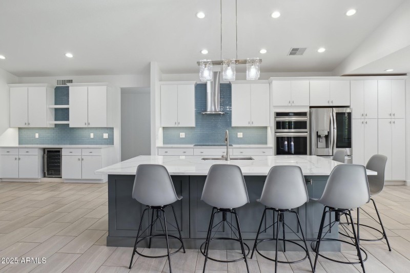 15-web-or-mls-16407-n-49th-st