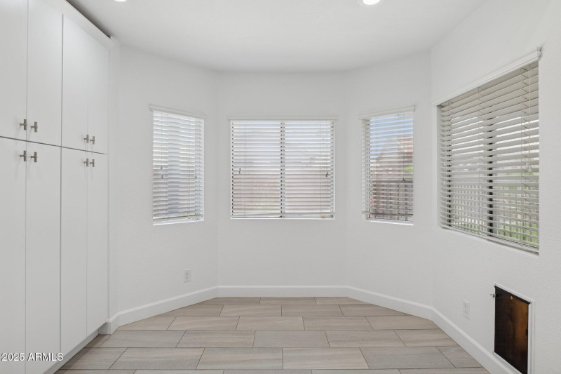 24-web-or-mls-16407-n-49th-st