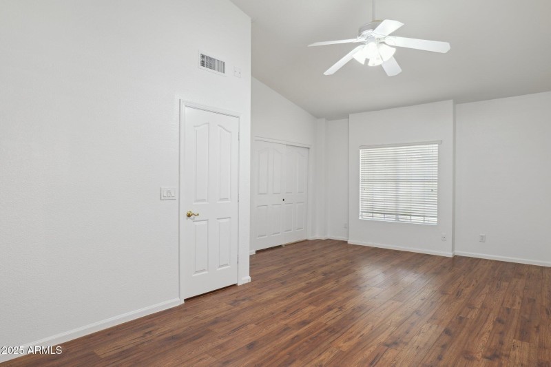 28-web-or-mls-16407-n-49th-st