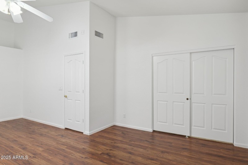30-web-or-mls-16407-n-49th-st