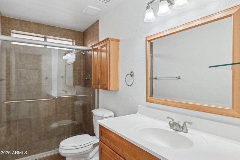 32-web-or-mls-16407-n-49th-st