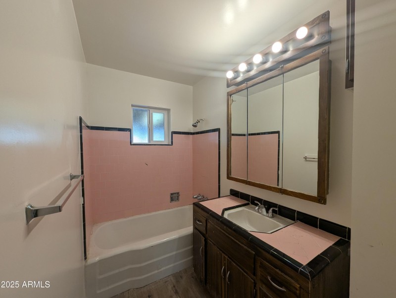 PXL_20250812_000218022