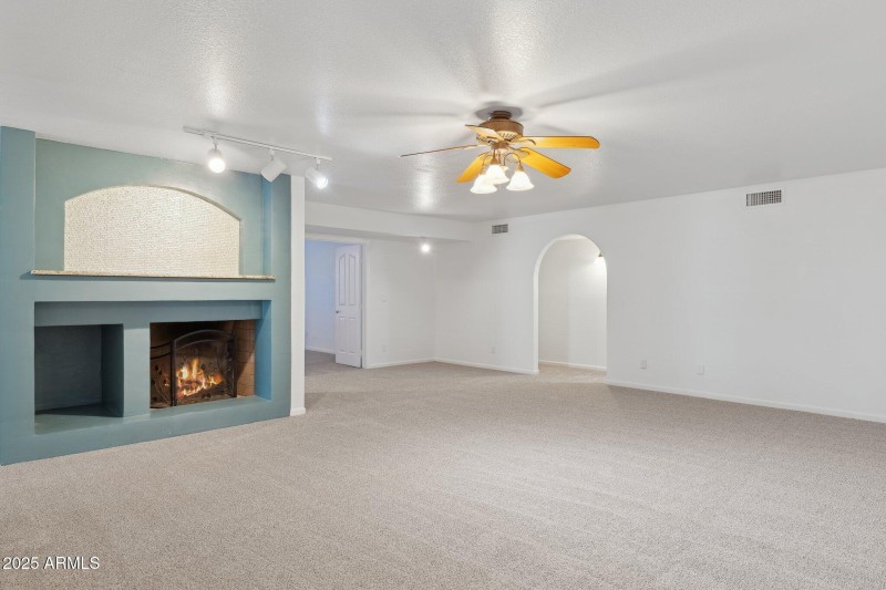 36-web-or-mls-16407-n-49th-st
