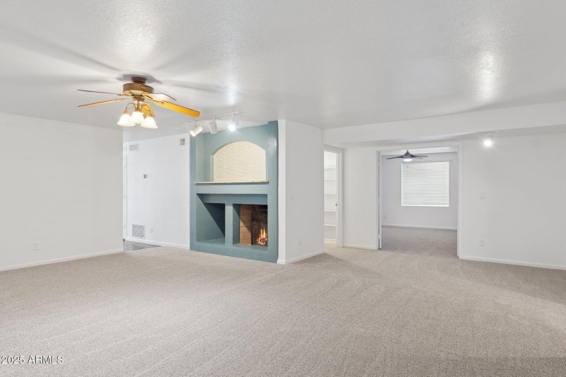 37-web-or-mls-16407-n-49th-st