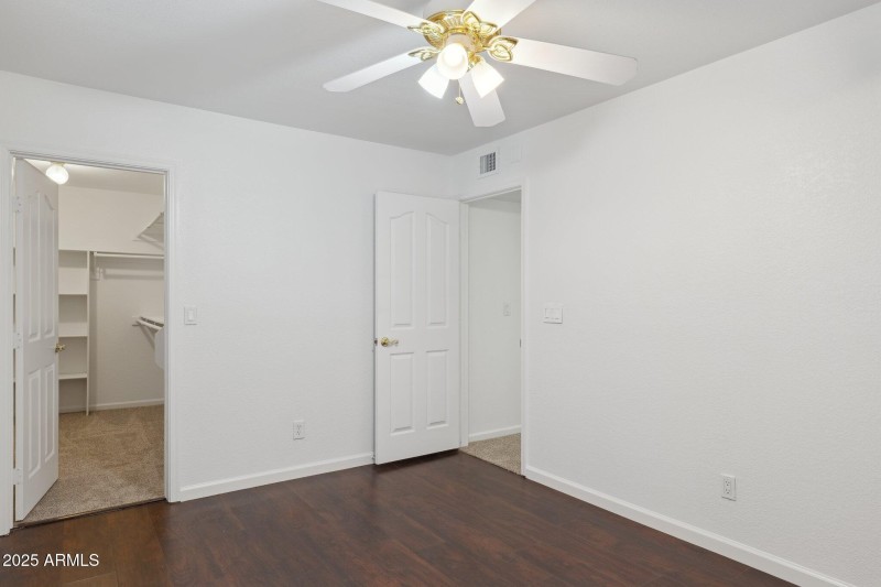 40-web-or-mls-16407-n-49th-st