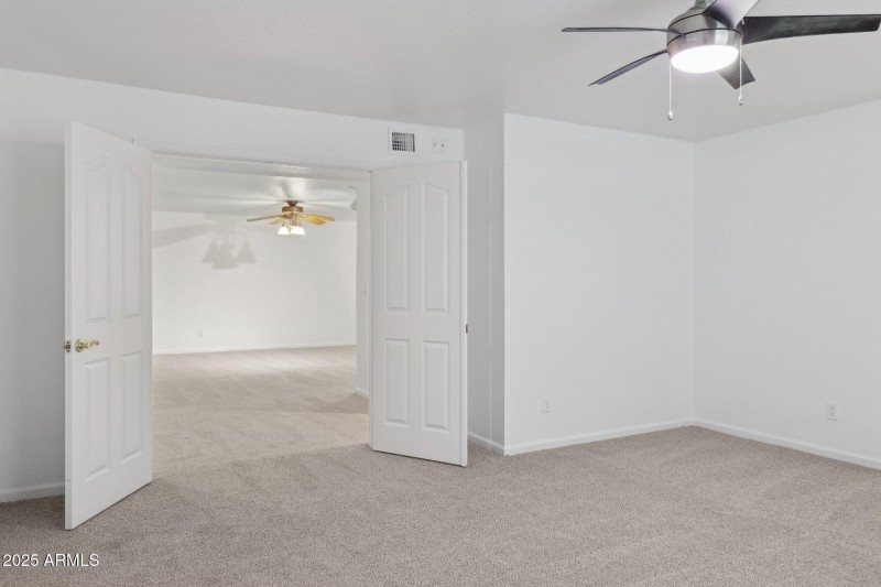 49-web-or-mls-16407-n-49th-st