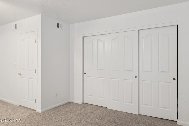 46-web-or-mls-16407-n-49th-st