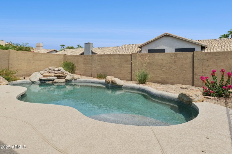 61-web-or-mls-16407-n-49th-st
