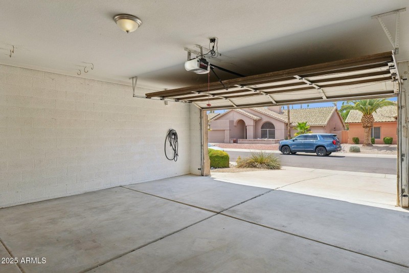 59-web-or-mls-16407-n-49th-st