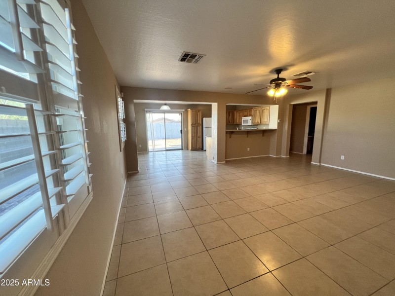 20250329_001522066_iOS