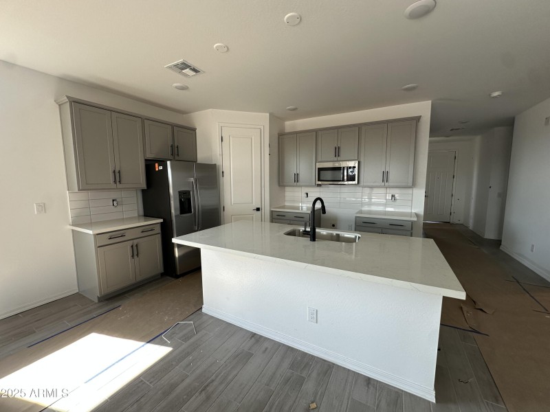 6 - Kitchen