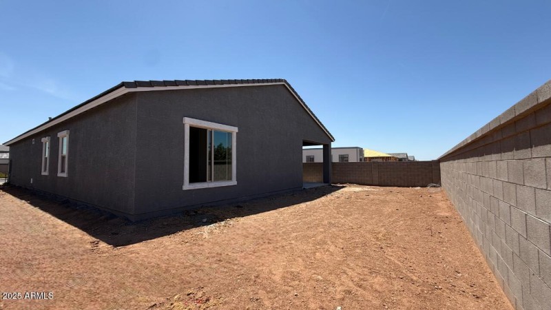 021 - Large Backyard - No Neighbors Behi