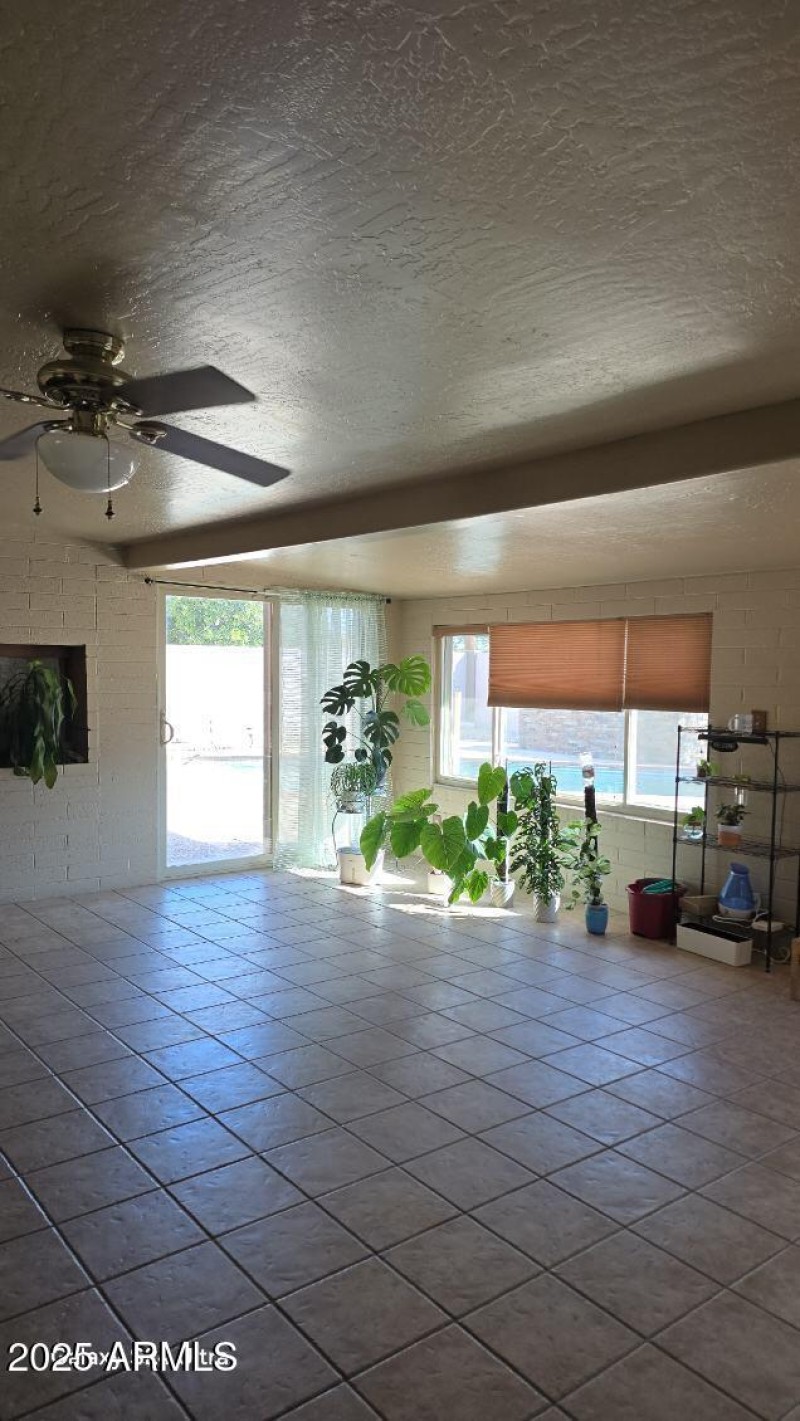 Family Room 2 pic