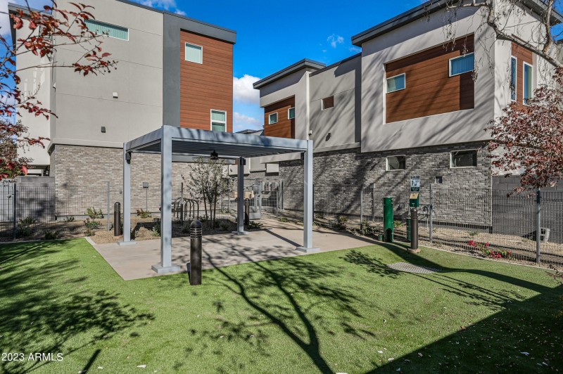 9-1027W5S-TFA-Community-ocupix