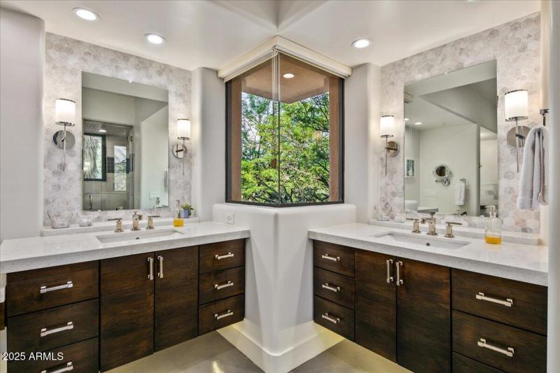 33-Primary Bath ~ Vanities