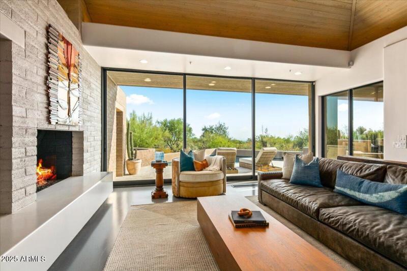 14-Living Room Views