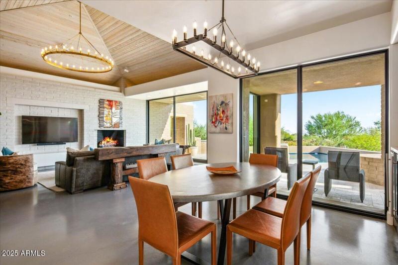 16-Dining Room Views