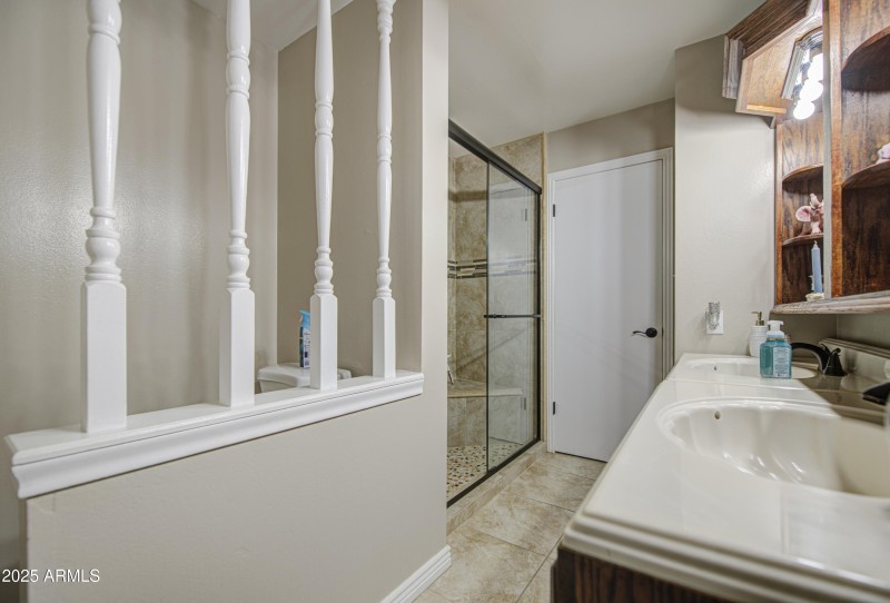 Bathroom 2-pic 2