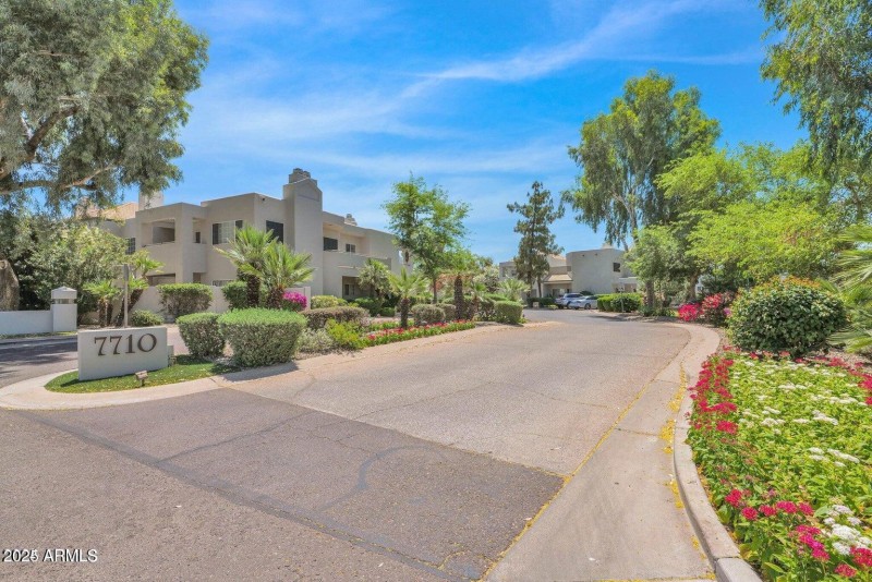 DRIVE INTO COMPLEX