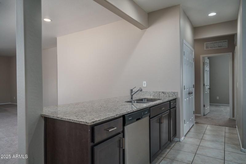 10) KITCHEN