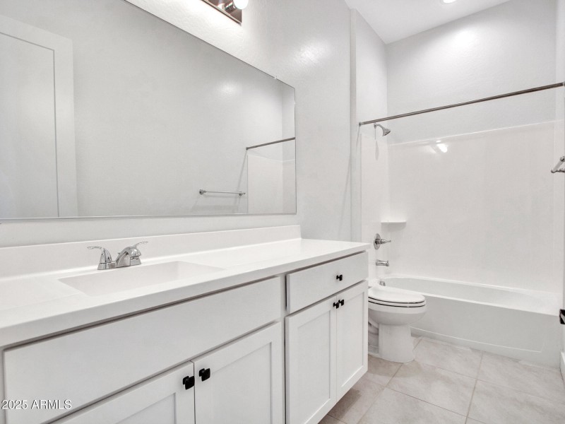 10-Hall-bath